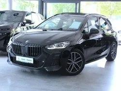 Black sapphire metallic Gebraucht 2022 BMW 223 Active Tourer M Sport Van / Kleinbus | 29.790 €