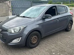 Grau Gebraucht 2015 Hyundai i20 Kleinwagen | 2.999 € (Guter Preis)