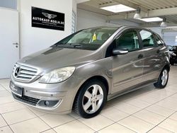 Grau Gebraucht 2006 Mercedes B180 Van / Kleinbus | 5.990 € (Fairer Preis)