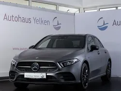 Grau Gebraucht 2021 Mercedes A250 AMG line Limousine | 29.490 € (Etwas zu teuer)