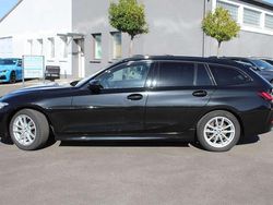 Saphirschwarz Gebraucht 2022 BMW 320 Kombi | 27.980 € (Fairer Preis)