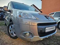 Farbe sandbeige/metallic Gebraucht 2011 Peugeot Partner Family Van / Kleinbus | 3.490 € (Guter Preis)