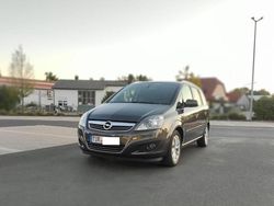 Grau Gebraucht 2014 Opel Zafira Family Van / Kleinbus | 5.199 € (Fairer Preis)