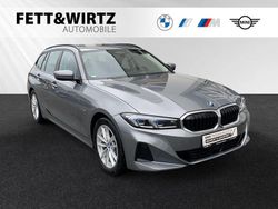 Skyscraper grau metallic Gebraucht 2023 BMW 330e Kombi | 34.799 € (Guter Preis)