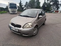 Grau Gebraucht 2004 Toyota Yaris Sol Limousine | 1.299 € (Fairer Preis)