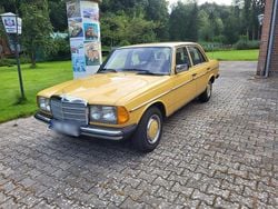 Gelb Gebraucht 1983 Mercedes 200 Limousine | 9.890 €