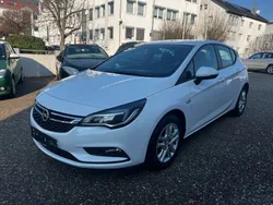 Weiß Gebraucht 2017 Opel Astra Edition Limousine | 10.500 € (Fairer Preis)