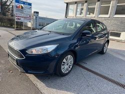 Blau Gebraucht 2016 Ford Focus Ambiente Limousine | 6.400 € (Fairer Preis)