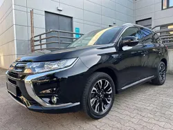 Schwarz Gebraucht 2017 Mitsubishi Outlander P-HEV SUV | 17.980 € (Superpreis)