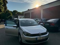 Silber Gebraucht 2010 VW Golf VI Kleinwagen | 7.599 €