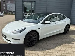 Weiß Gebraucht 2021 Tesla Model 3 Performance Limousine | 30.400 € (Fairer Preis)