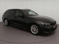 Schwarz Gebraucht 2023 BMW 330e M Sport Kombi | 36.880 € (Fairer Preis)