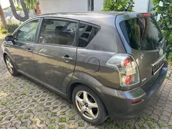 Grau Gebraucht 2009 Toyota Corolla Verso Executive Van / Kleinbus | 1.900 € (Teuer)