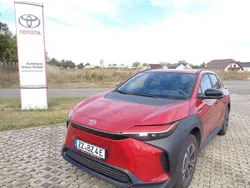 Rot (metallic) Gebraucht 2023 Toyota bZ4X Comfort SUV | 36.580 €