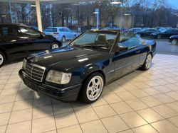 Blau Gebraucht 1996 Mercedes E200 Edition Cabrio | 15.999 € (Etwas zu teuer)