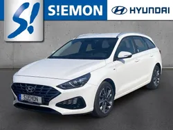 Weiss Gebraucht 2023 Hyundai i30 Trend Kombi | 22.850 € (Fairer Preis)