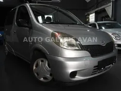 Grau Gebraucht 2002 Toyota Yaris Verso Van / Kleinbus | 5.900 € (Etwas zu teuer)