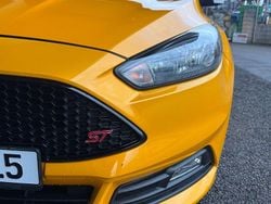 Orange Gebraucht 2018 Ford Focus ST Limousine | 15.950 € (Fairer Preis)