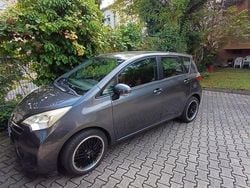 Grau Gebraucht 2011 Toyota Verso-S Life Van / Kleinbus | 6.300 € (Fairer Preis)