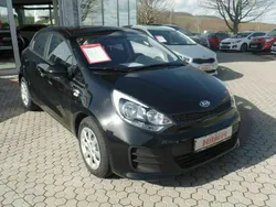 Schwarz metallic Gebraucht 2015 Kia Rio Attract Kleinwagen | 11.290 €