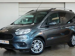 Grau Gebraucht 2019 Ford Tourneo Courier Titanium Van / Kleinbus | 14.750 € (Fairer Preis)