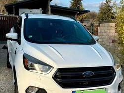 Weiß Gebraucht 2017 Ford Kuga ST-Line SUV | 12.000 € (Superpreis)