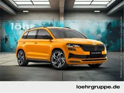 Rot (velvetrot metallic) Neu 2025 Skoda Karoq SportLine SUV | 32.752 € (Fairer Preis)