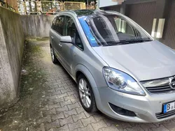 Grau Gebraucht 2008 Opel Vectra Van / Kleinbus | 2.650 € (Fairer Preis)