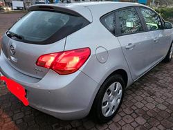 Grau Gebraucht 2010 Opel Astra Limousine | 4.100 € (Fairer Preis)