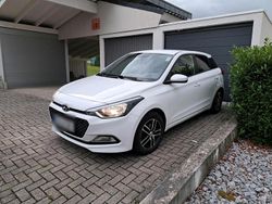 Weiß Gebraucht 2016 Hyundai i20 Classic Kleinwagen | 6.999 € (Fairer Preis)