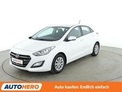 Weiß Gebraucht 2015 Hyundai i30 Trend Kleinwagen | 10.990 € (Fairer Preis)