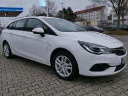 Schneeweiß Gebraucht 2021 Opel Astra Business Edition Kombi | 9.900 € (Superpreis)
