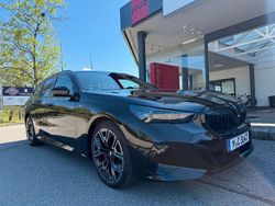 Schwarz Gebraucht 2024 BMW 520 Performance Kombi | 63.890 € (Teuer)