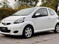 Weiß Gebraucht 2011 Toyota Aygo Kleinwagen | 3.398 € (Fairer Preis)