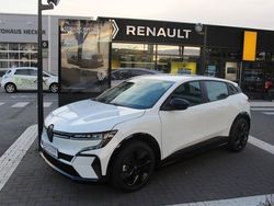Gletscherweiss Gebraucht 2024 Renault Mégane Evolution Limousine | 32.990 €