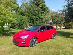 Rot Gebraucht 2015 Opel Astra Eco Kombi | 9.900 € (Etwas zu teuer)