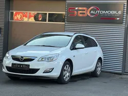 Weiß Gebraucht 2012 Opel Astra Edition Kombi | 5.700 € (Fairer Preis)