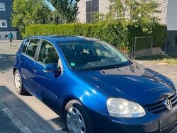 Blau Gebraucht 2006 VW Golf Limousine | 2.200 € (Guter Preis)