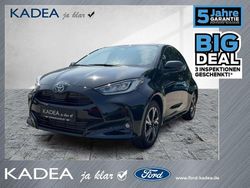 Black mica / ink Neu 2025 Toyota Yaris Hybrid Limousine | 22.690 € (Superpreis)