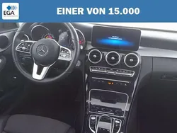 Schwarz metallic Gebraucht 2020 Mercedes C180 Avantgarde | 27.820 €