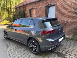 Grau Gebraucht 2022 VW Golf Style Limousine | 20.900 €
