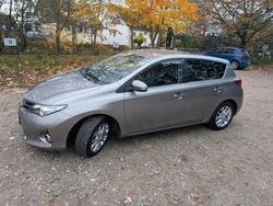 Braun Gebraucht 2013 Toyota Auris Limousine | 9.500 € (Fairer Preis)