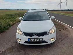 Weiß Gebraucht 2010 Kia Ceed Spirit Kombi | 4.500 € (Fairer Preis)