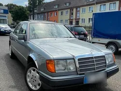 Grau Gebraucht 1992 Mercedes E200 Limousine | 6.499 €