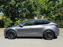 Silber Gebraucht 2022 Tesla Model Y Performance SUV | 37.990 € (Fairer Preis)