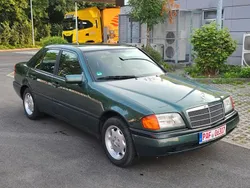 Grün Gebraucht 1993 Mercedes C180 Classic Limousine | 4.900 €