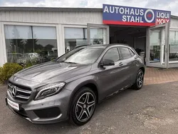 Grau Gebraucht 2016 Mercedes GLA200 AMG line SUV | 21.990 € (Etwas zu teuer)