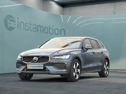 Blau Gebraucht 2023 Volvo V60 CC Plus Kombi | 43.290 € (Fairer Preis)