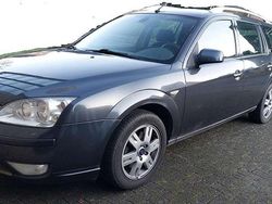 Grau Gebraucht 2007 Ford Mondeo Ghia Kombi | 950 €