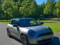 Grau Gebraucht 2024 Mini Cooper Classic Kleinwagen | 27.900 € (Guter Preis)